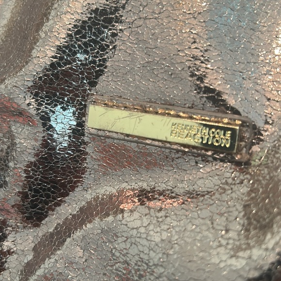 Kenneth Cole Reaction Shoulder Bag - Picture 12 of 12